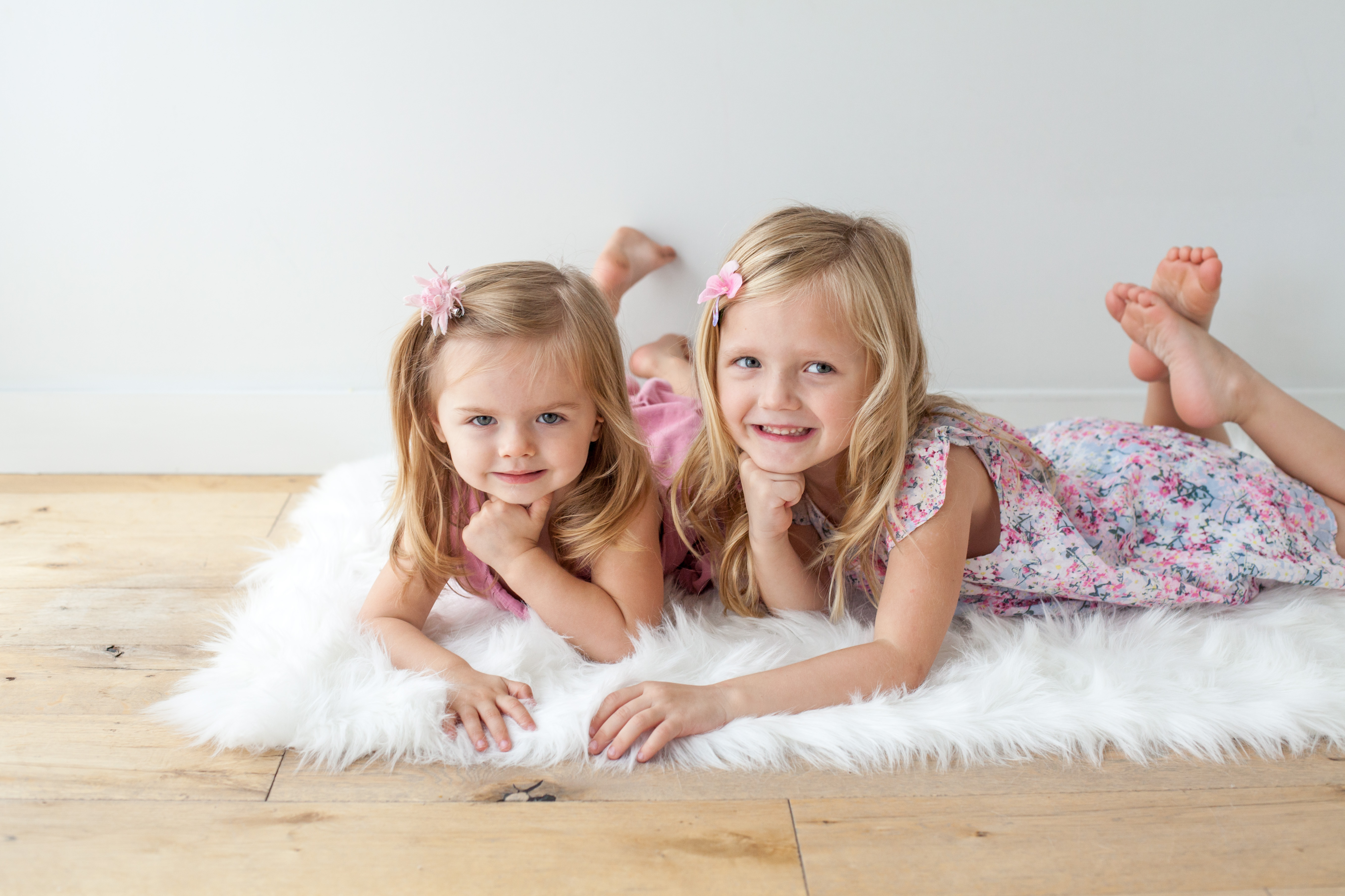 Sisters pose together  | Alex Karl Photography | Palm Beach Family Photographer