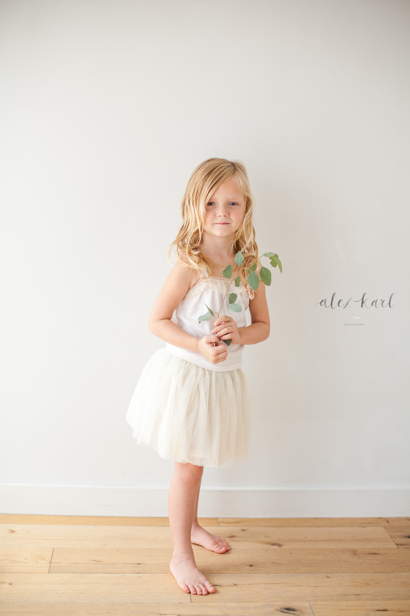 A girl wears white  | Alex Karl Photography | Palm Beach Family Photographer