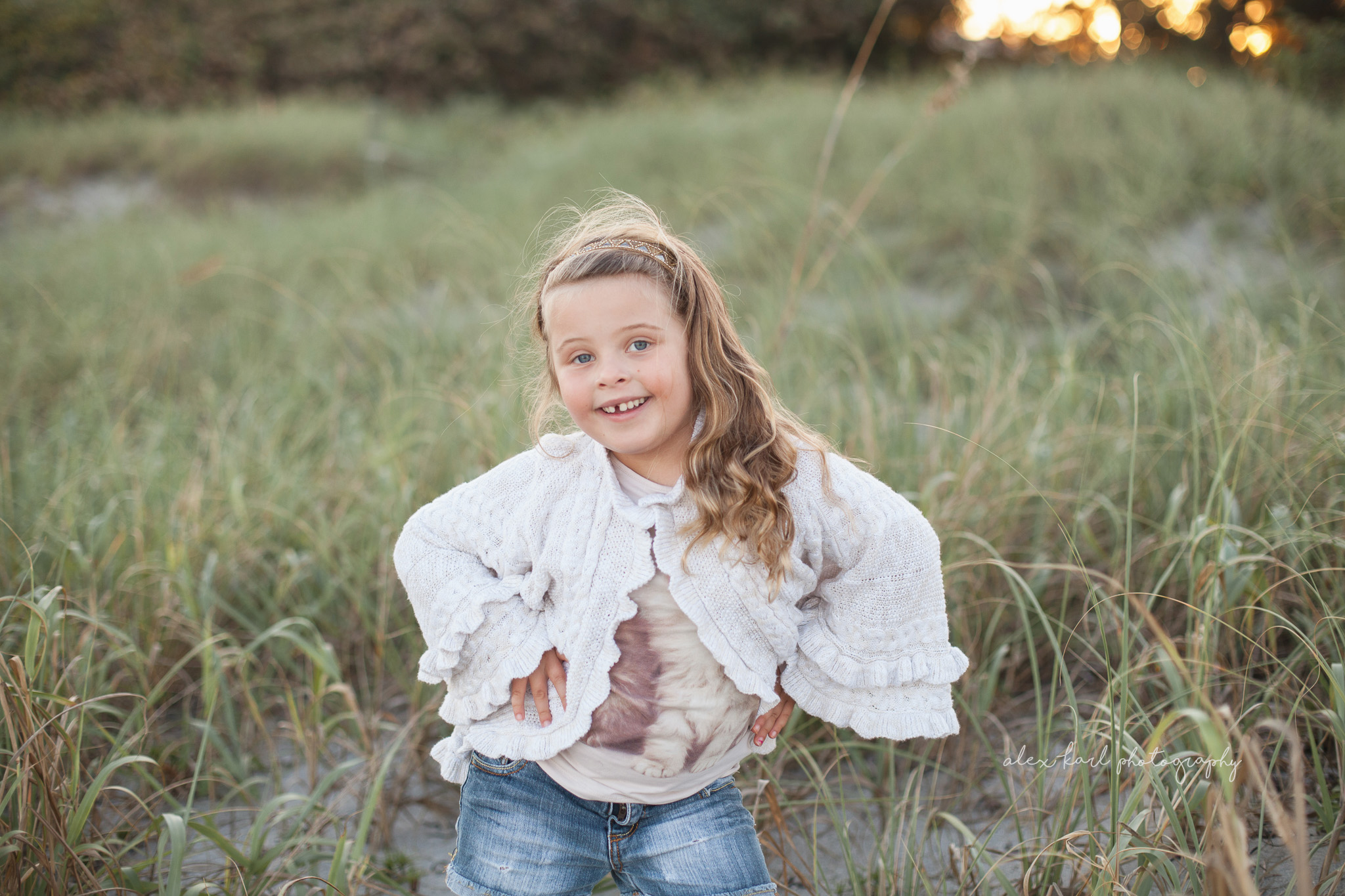 A girl puts her hands on her hips | Alex Karl Photography | Palm Beach Family Photographer