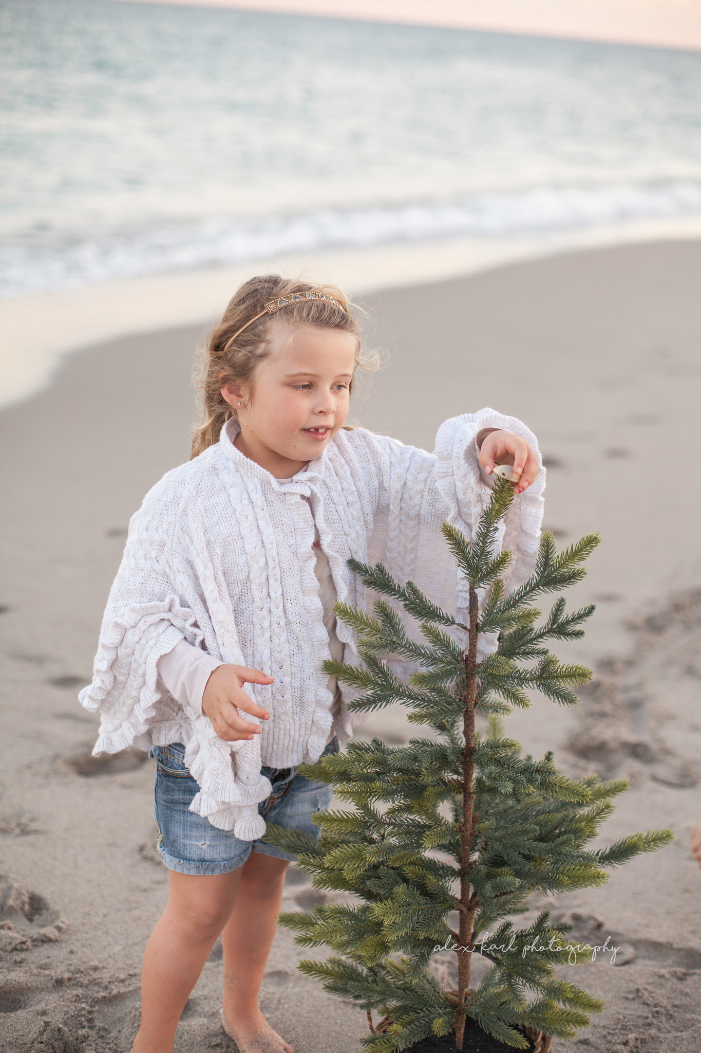 A girl plays with a tree | Alex Karl Photography | Palm Beach Family Photographer
