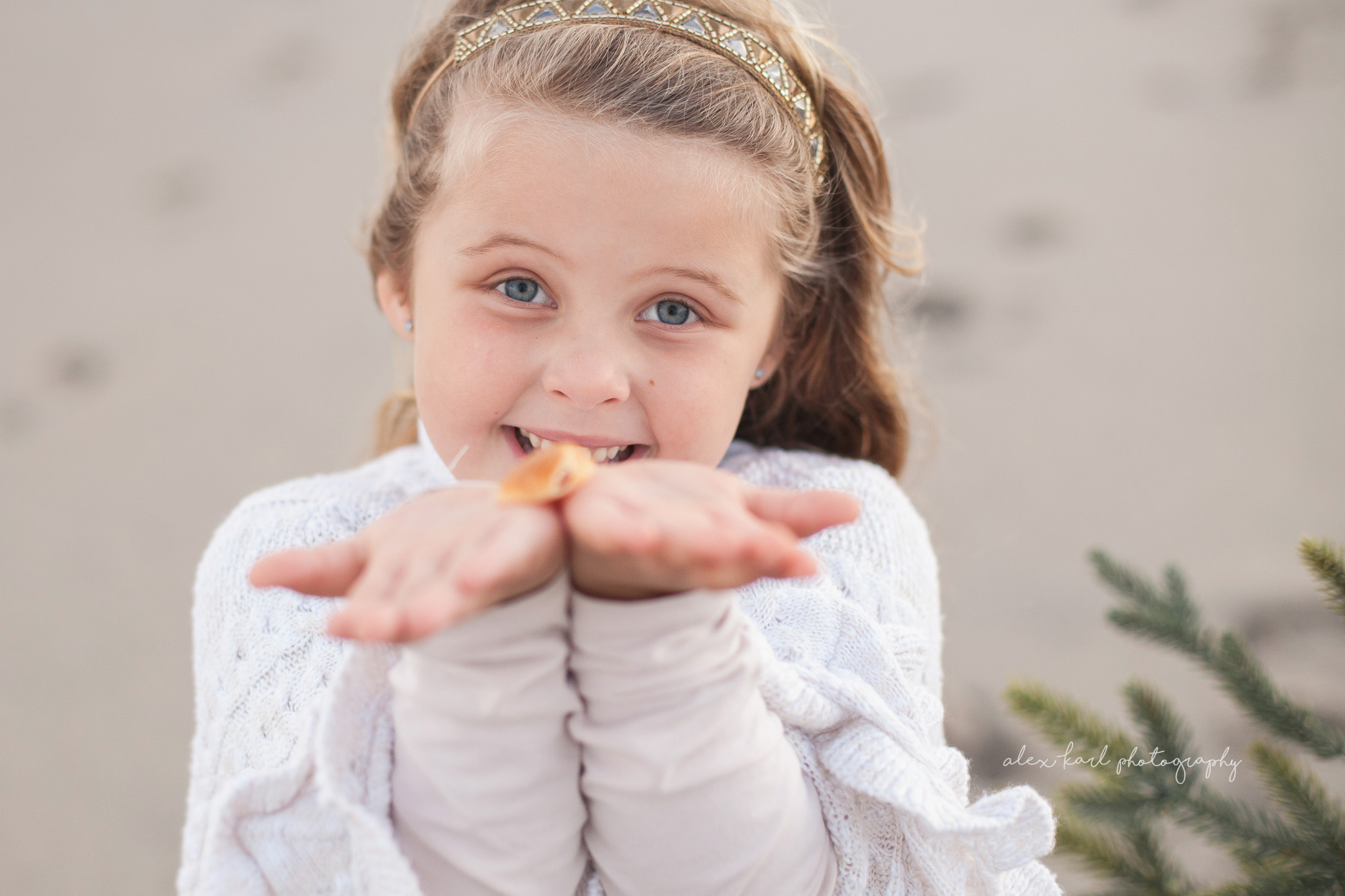 A girl holds out her hands | Alex Karl Photography | Palm Beach Family Photographer