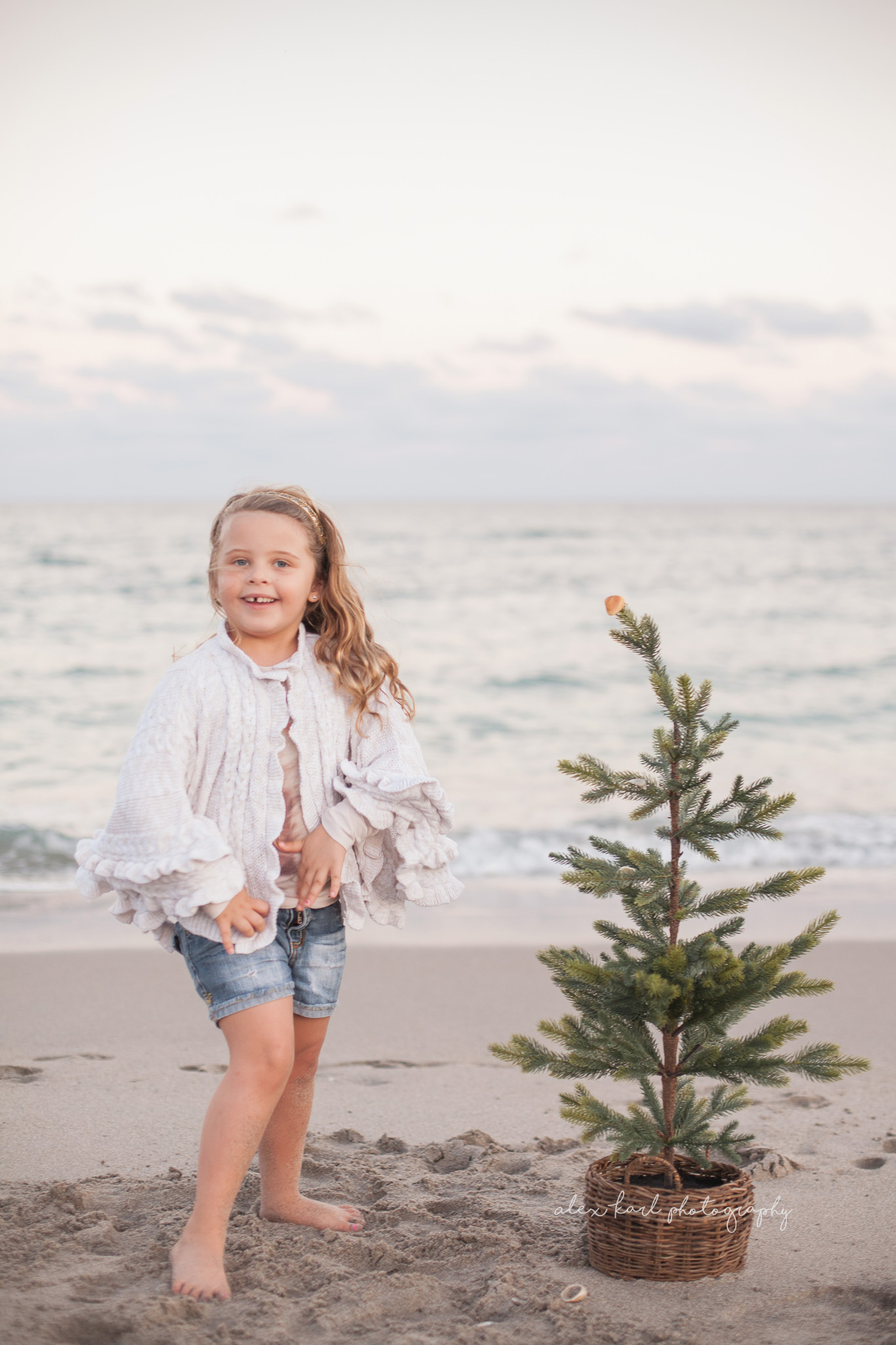A girl poses by a tree | Alex Karl Photography | Palm Beach Family Photographer