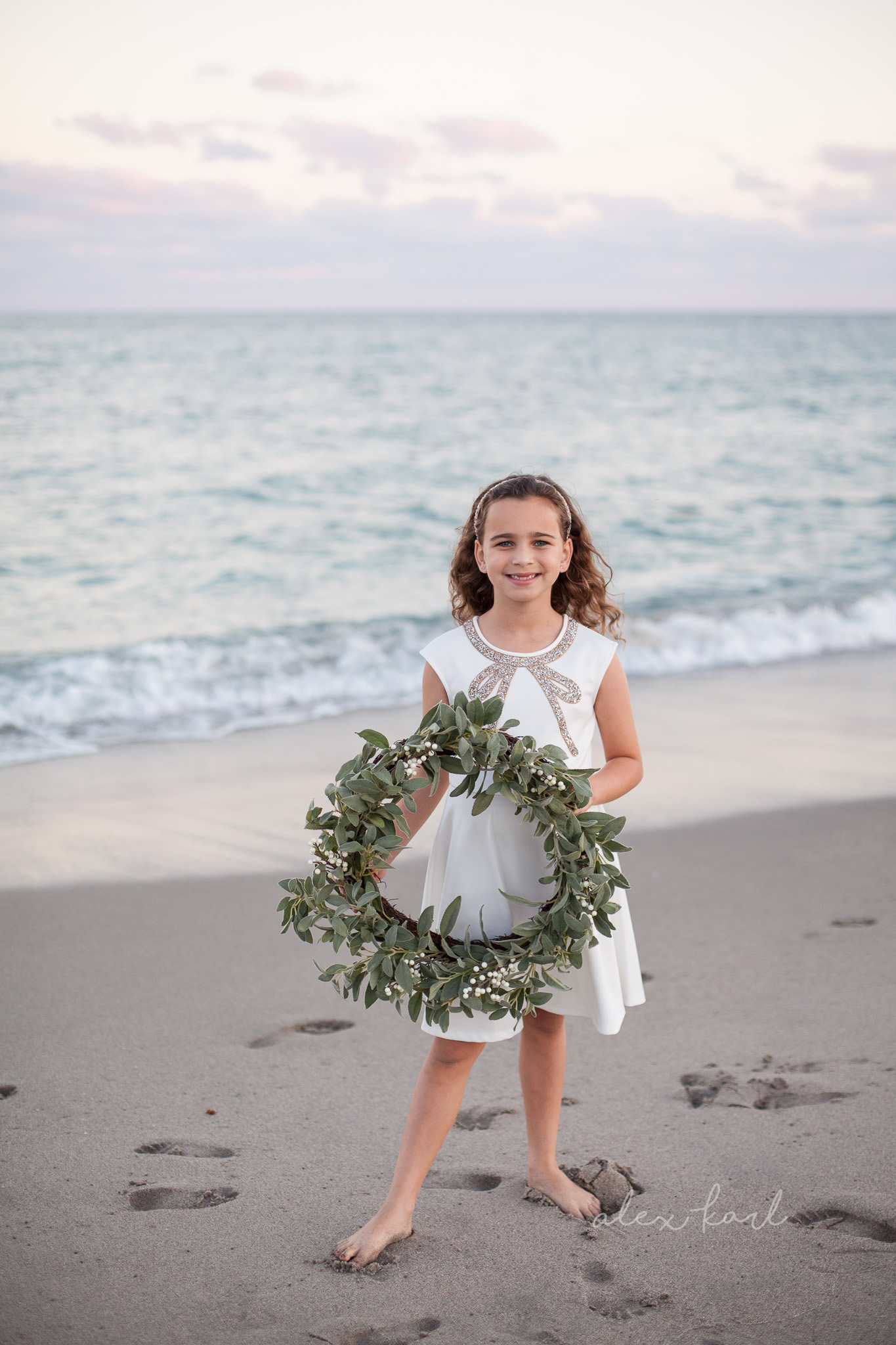A child holds a wreath | Alex Karl Photography | Palm Beach Family Photographer
