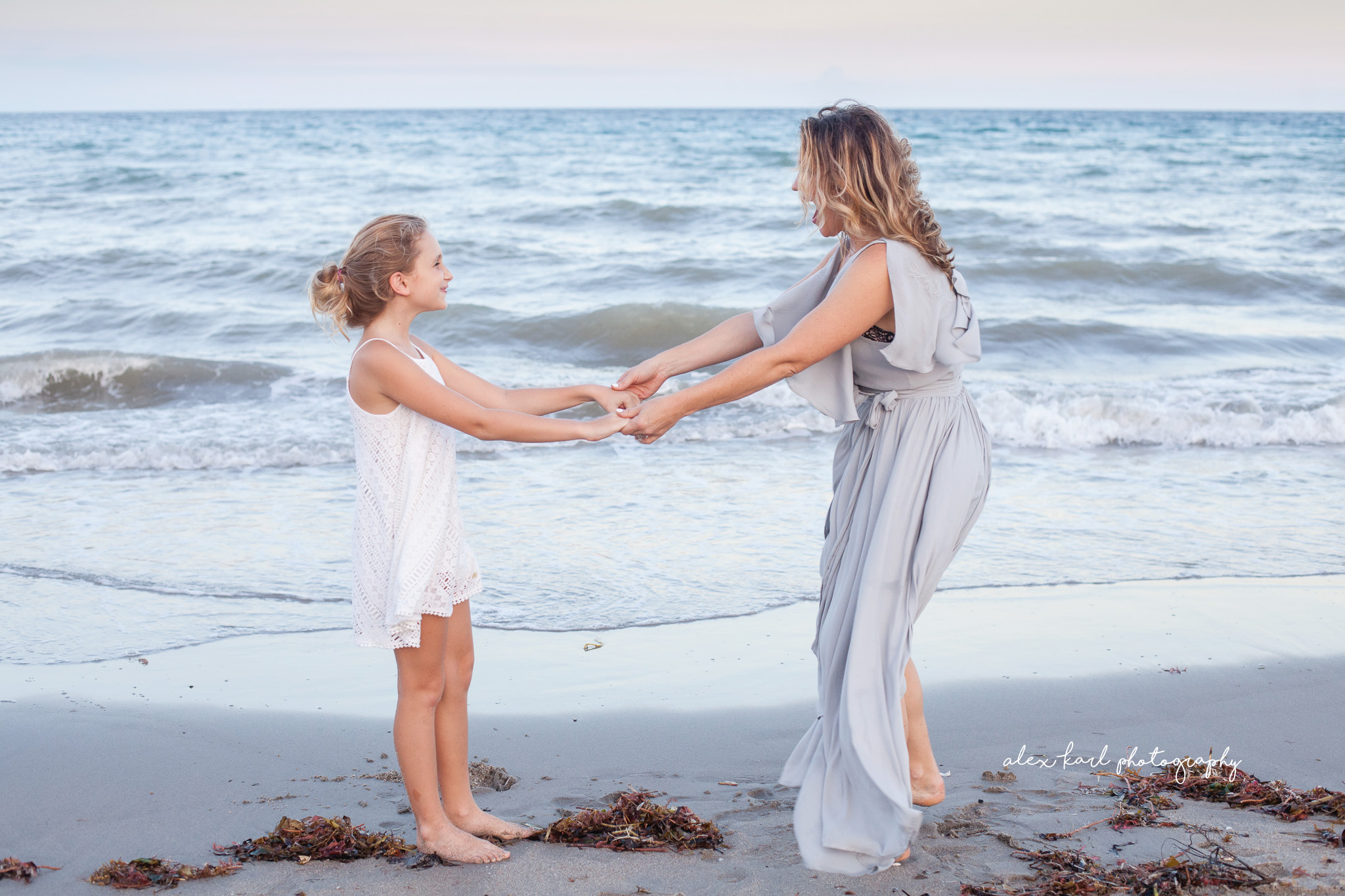 A mother and daughter play on the beach  | Alex Karl Photography | Palm Beach Family Photographer